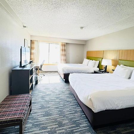 Wingate By Wyndham Lincoln Airport East Hotel Bagian luar foto