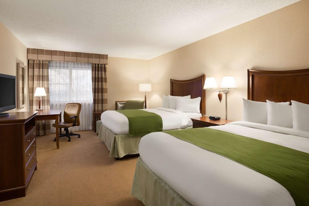 Wingate By Wyndham Lincoln Airport East Hotel Bagian luar foto