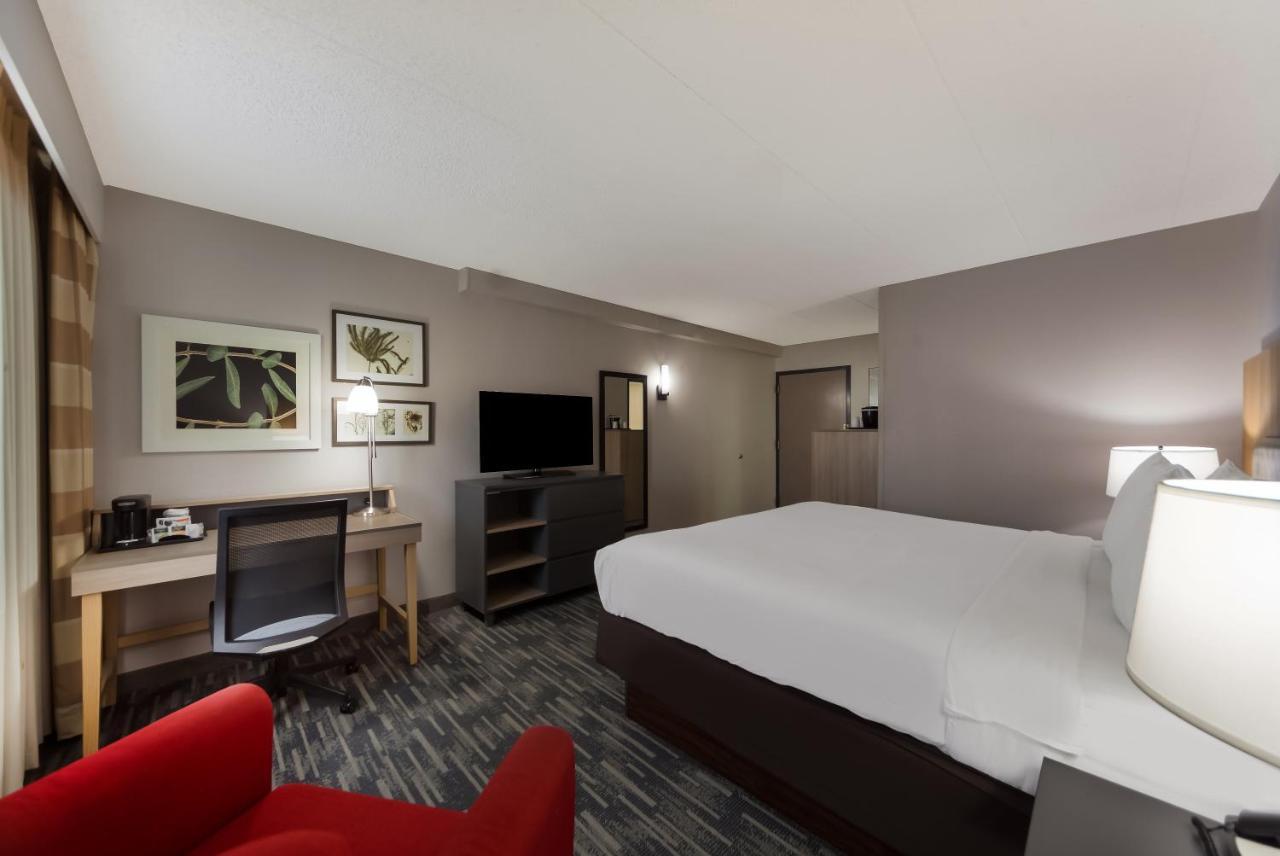 Wingate By Wyndham Lincoln Airport East Hotel Bagian luar foto