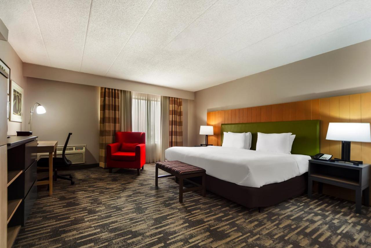 Wingate By Wyndham Lincoln Airport East Hotel Bagian luar foto