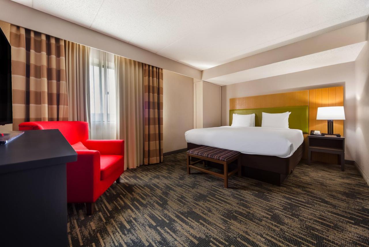 Wingate By Wyndham Lincoln Airport East Hotel Bagian luar foto