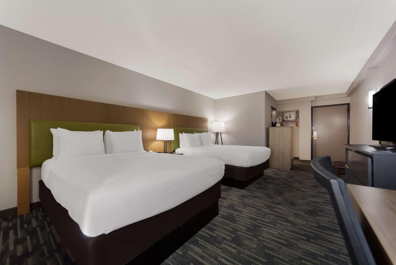 Wingate By Wyndham Lincoln Airport East Hotel Bagian luar foto