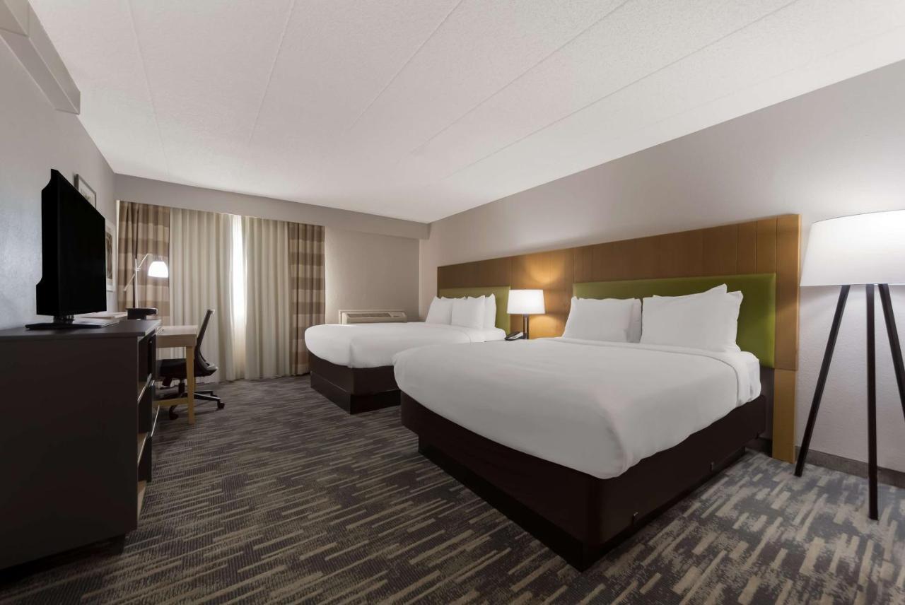 Wingate By Wyndham Lincoln Airport East Hotel Bagian luar foto