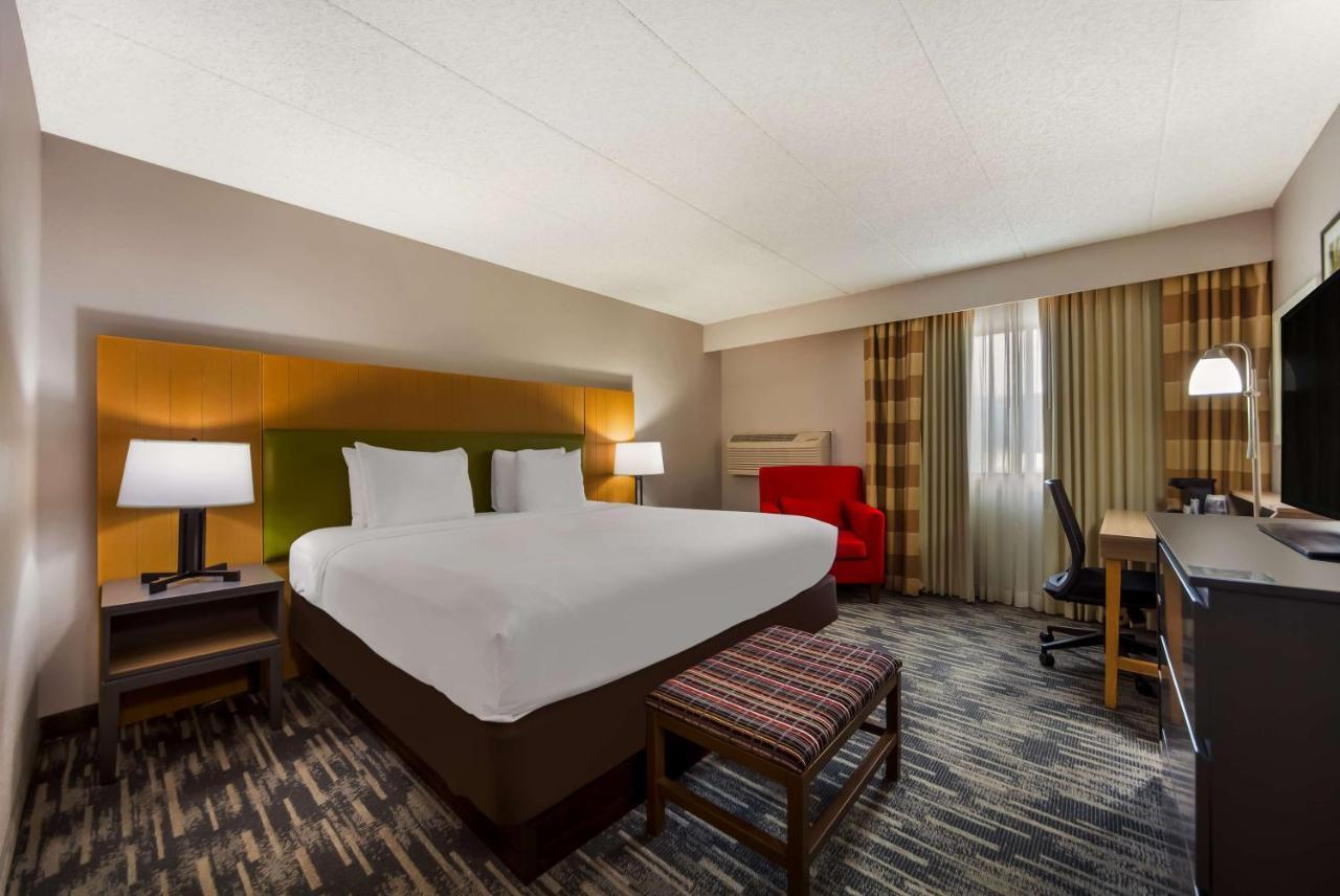 Wingate By Wyndham Lincoln Airport East Hotel Bagian luar foto