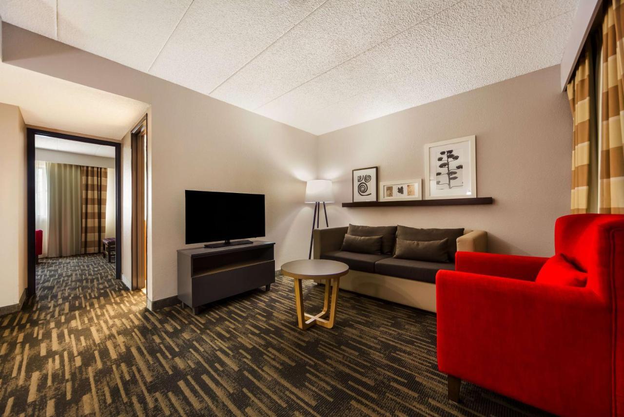 Wingate By Wyndham Lincoln Airport East Hotel Bagian luar foto