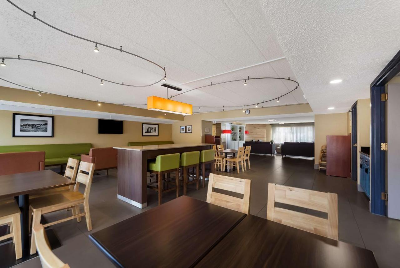Wingate By Wyndham Lincoln Airport East Hotel Bagian luar foto