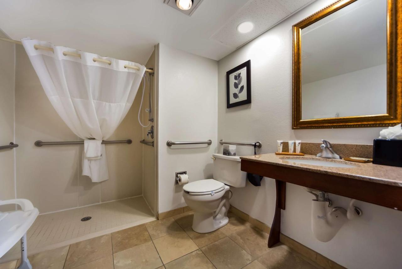 Wingate By Wyndham Lincoln Airport East Hotel Bagian luar foto