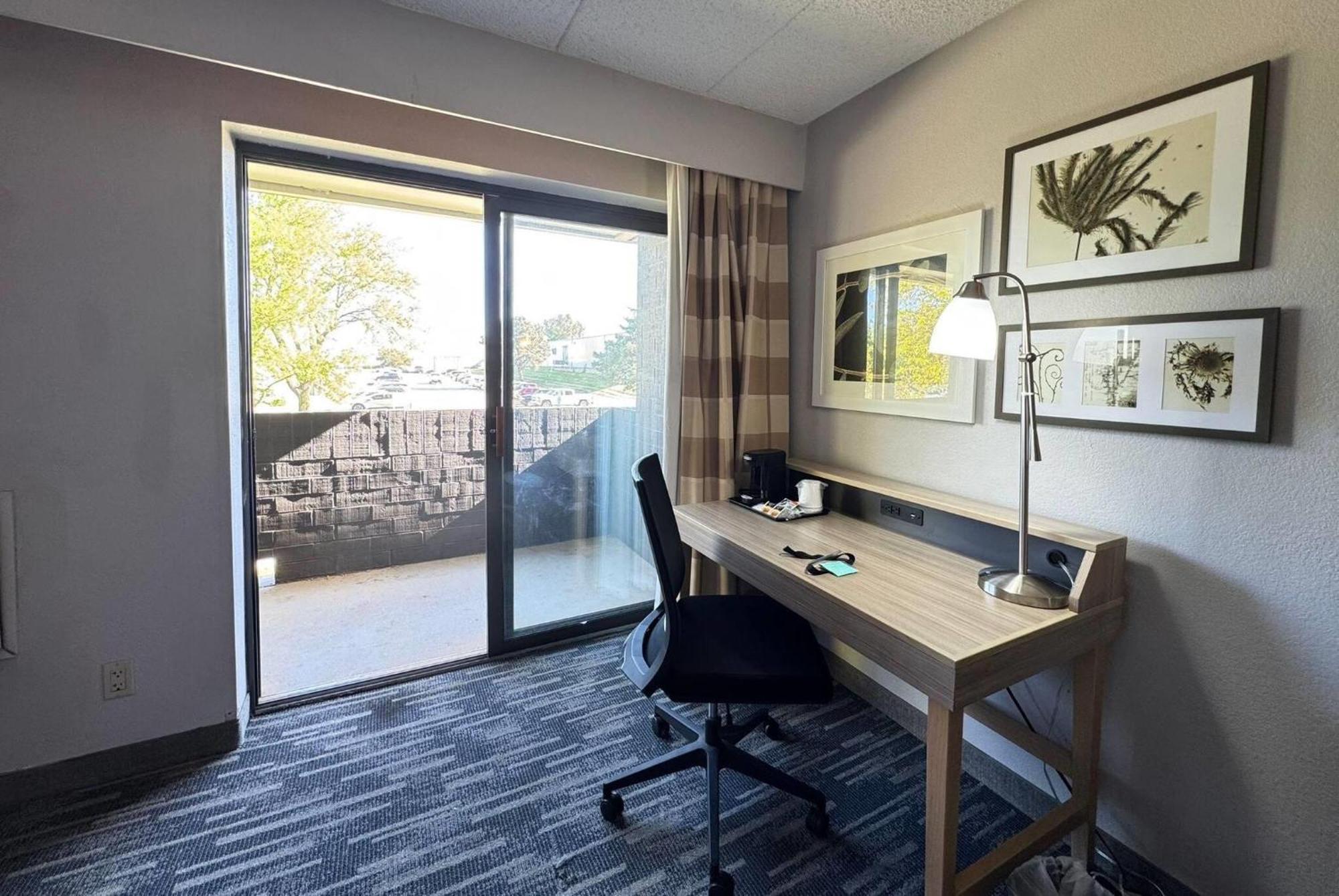 Wingate By Wyndham Lincoln Airport East Hotel Bagian luar foto