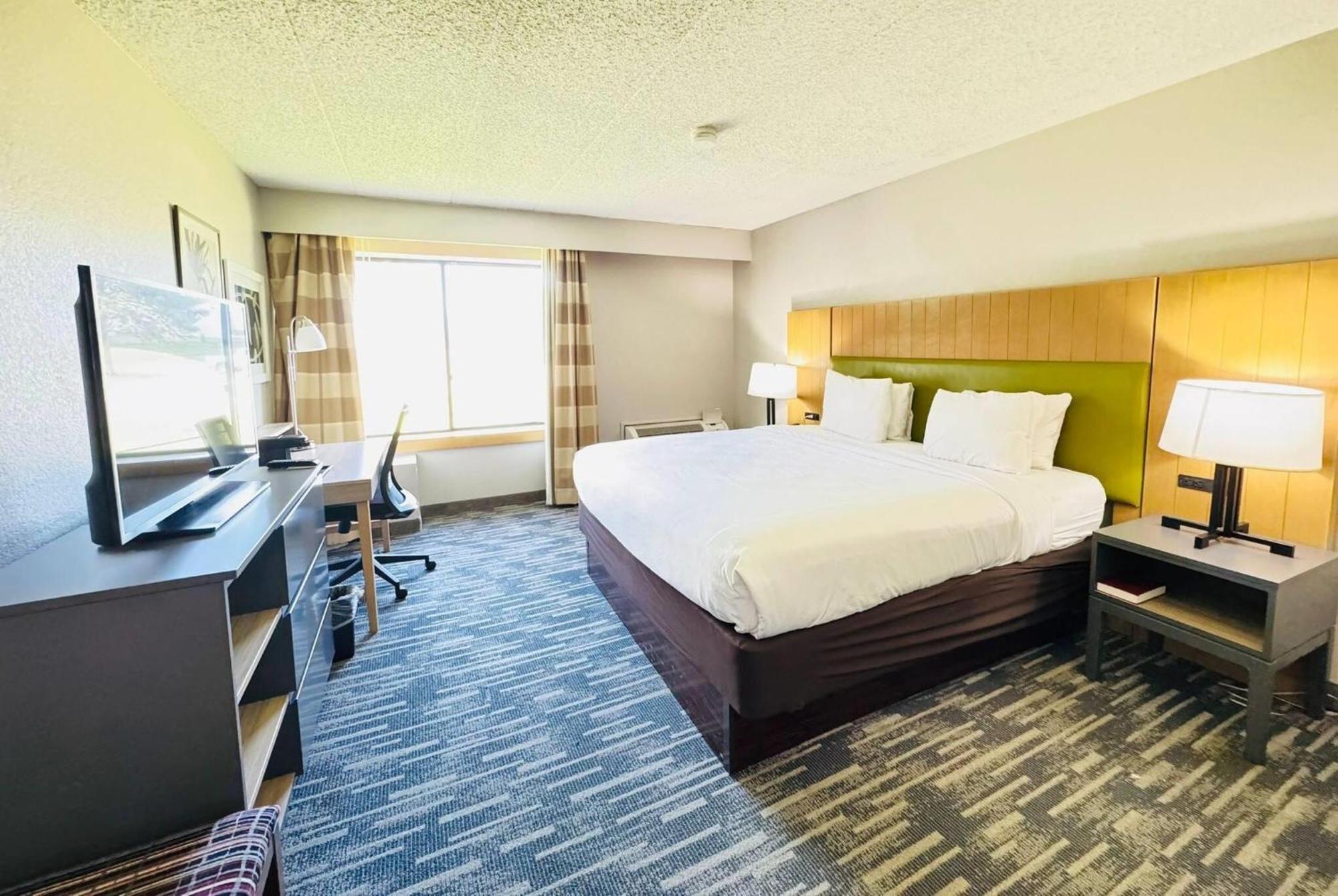 Wingate By Wyndham Lincoln Airport East Hotel Bagian luar foto